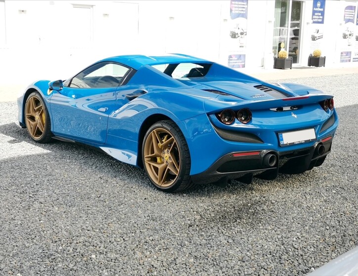 Ferrari F8 6