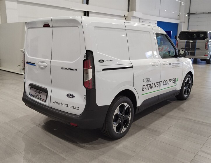 Ford Transit Courier 6