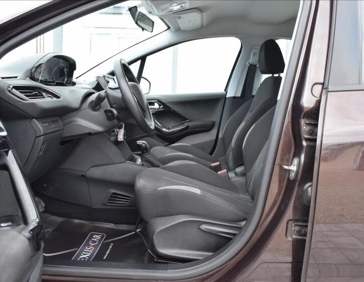 Peugeot 208 15