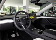 Tesla Model Y 5