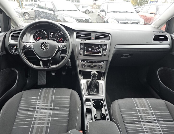 Volkswagen Golf 24