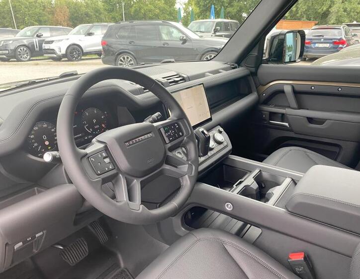 Land Rover Defender 16