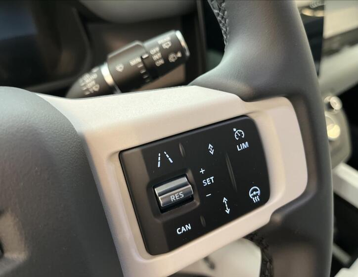Land Rover Defender 30