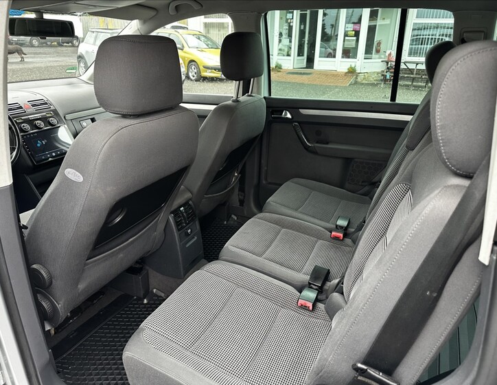 Volkswagen Touran 11