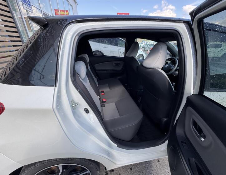 Toyota Yaris 12