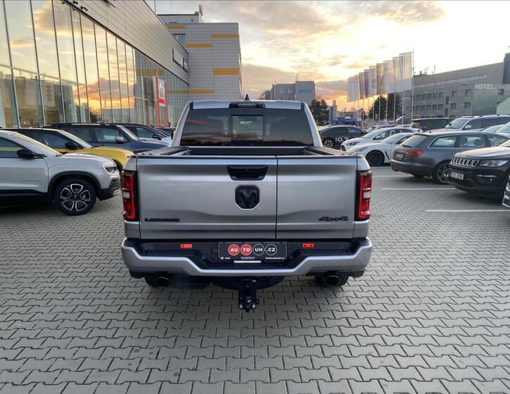 Dodge RAM 4
