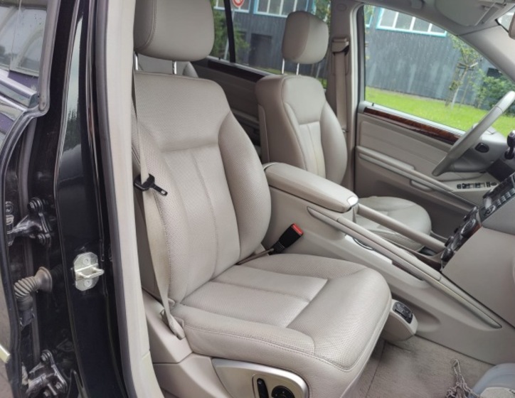 Mercedes-Benz GL 28