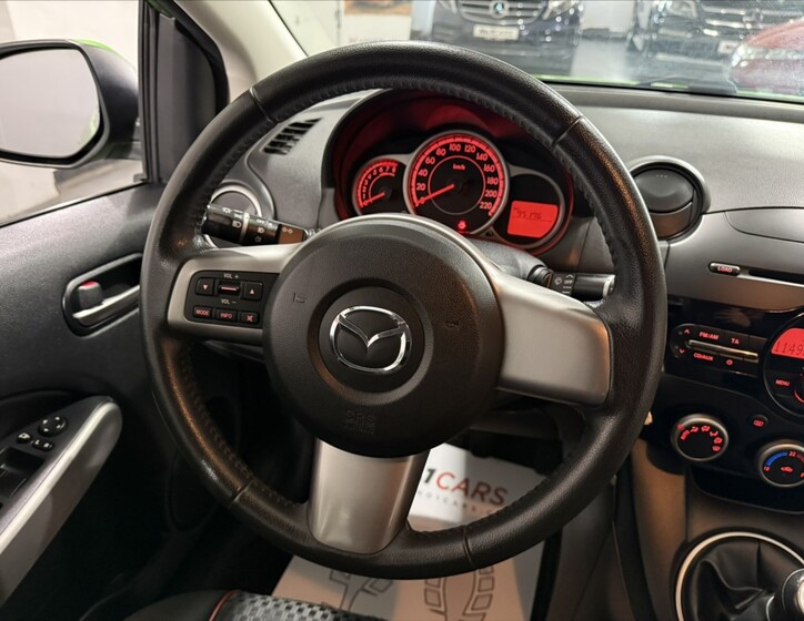 Mazda 2 21