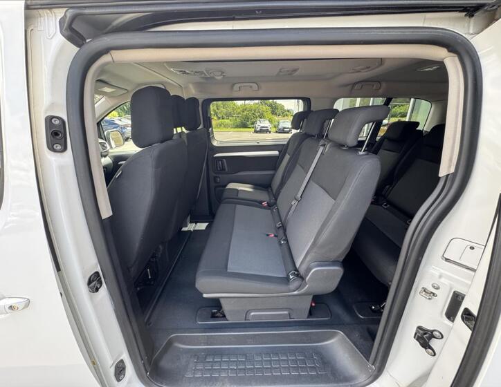 Toyota ProAce 9