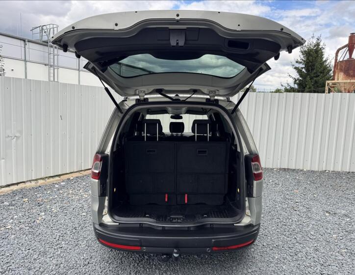 Ford Galaxy 12