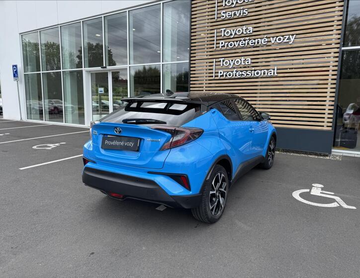 Toyota C-HR 2