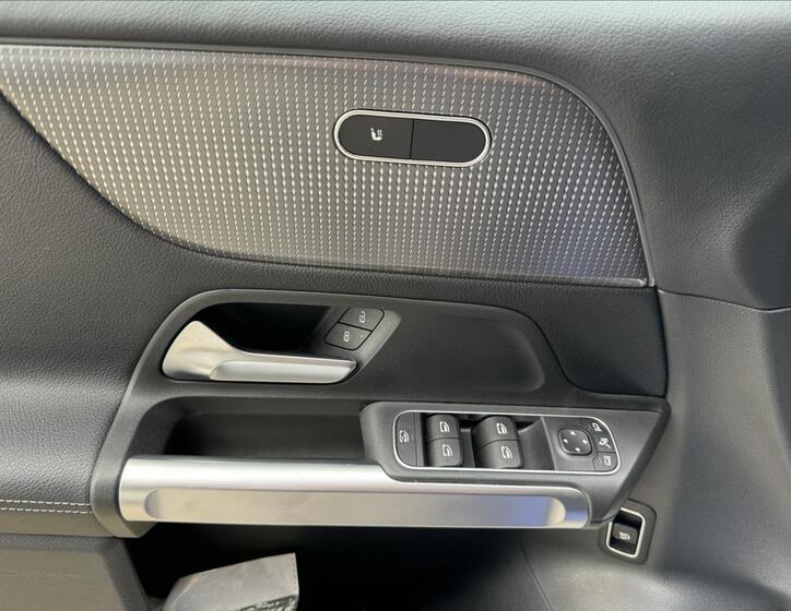 Mercedes-Benz GLB 5