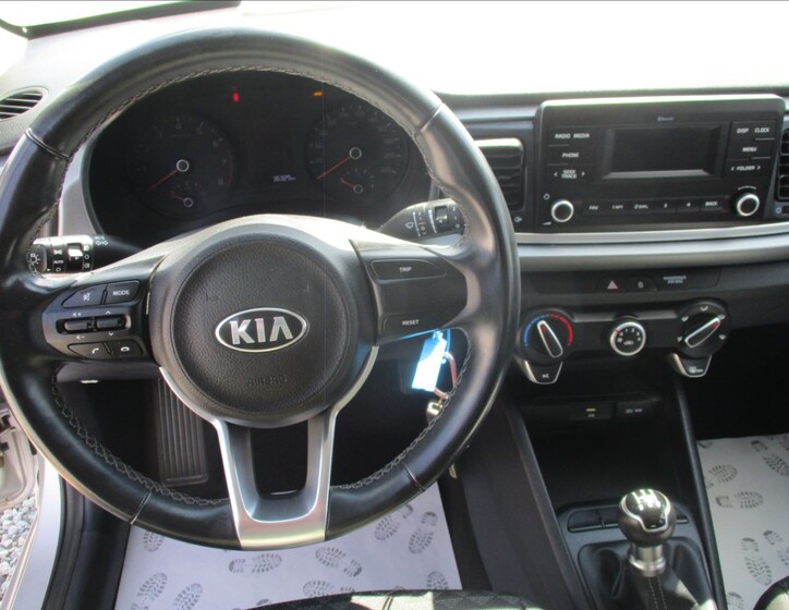 KIA Rio 15