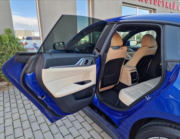 BMW i4 18
