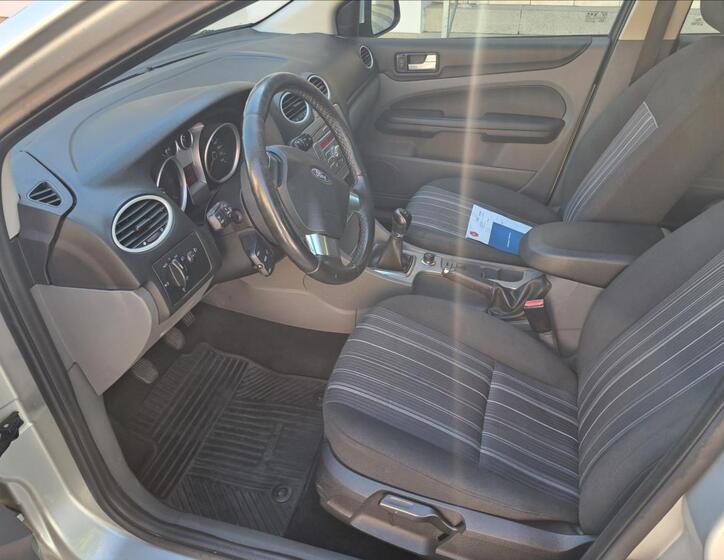 Ford Focus 16