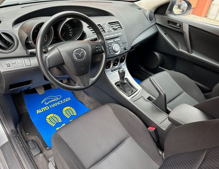 Mazda 3 8