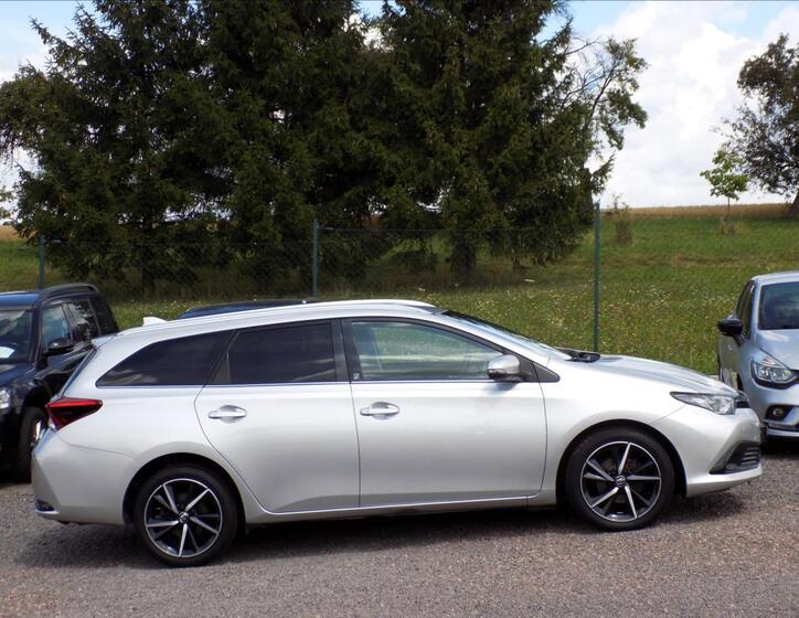 Toyota Auris 9