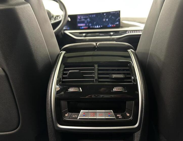 BMW X7 16
