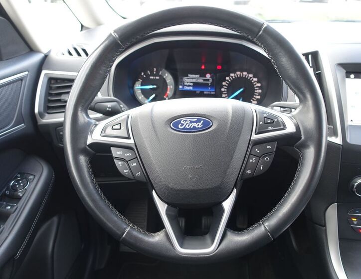 Ford Galaxy 9
