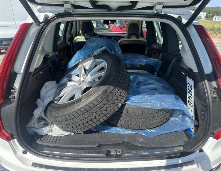 Volvo XC90 28