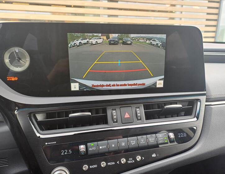 Lexus ES 300h 9