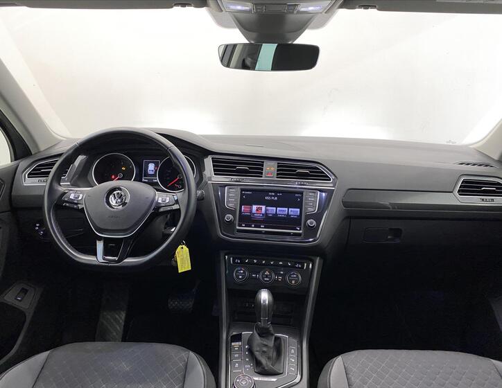 Volkswagen Tiguan 9