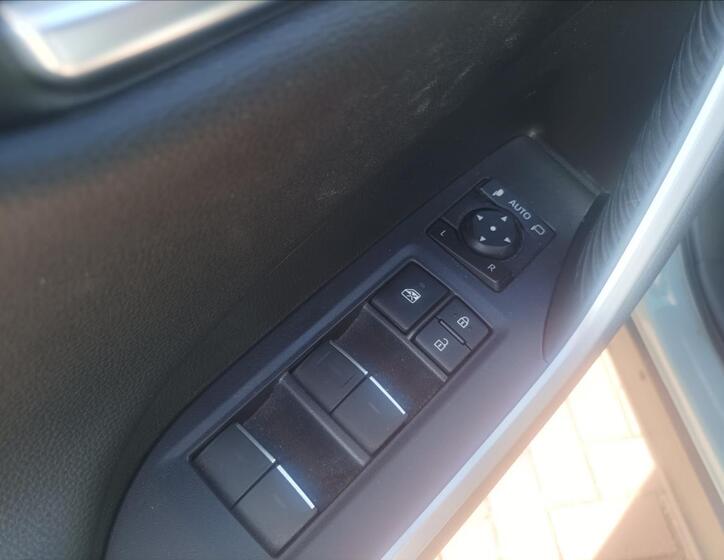 Toyota RAV4 8