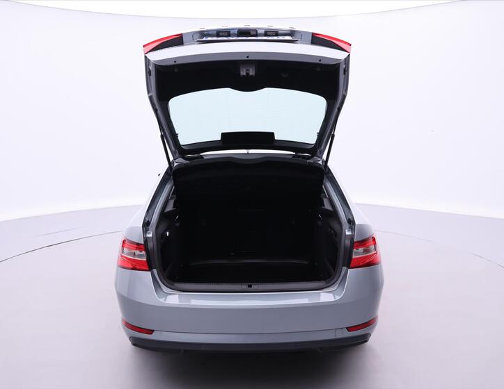 Škoda Superb 9