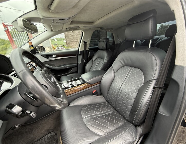 Audi A8 11