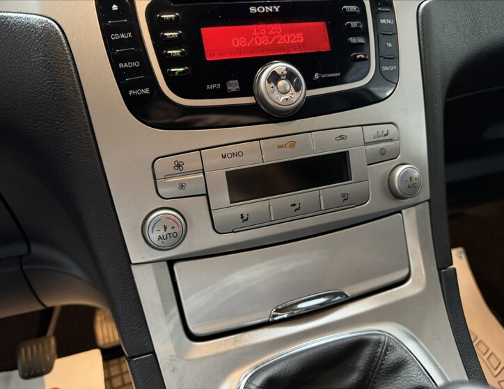 Ford Galaxy 13