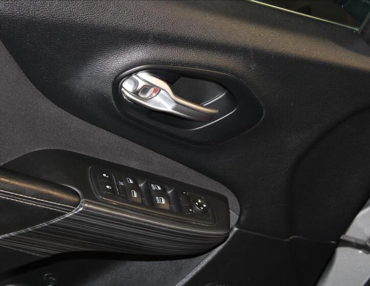 Jeep Cherokee 12