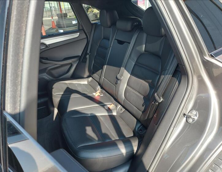 Porsche Macan 11