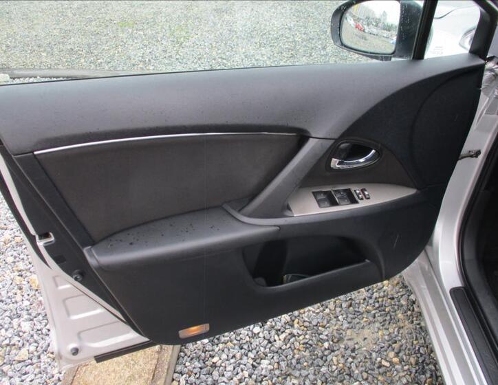 Toyota Avensis 17
