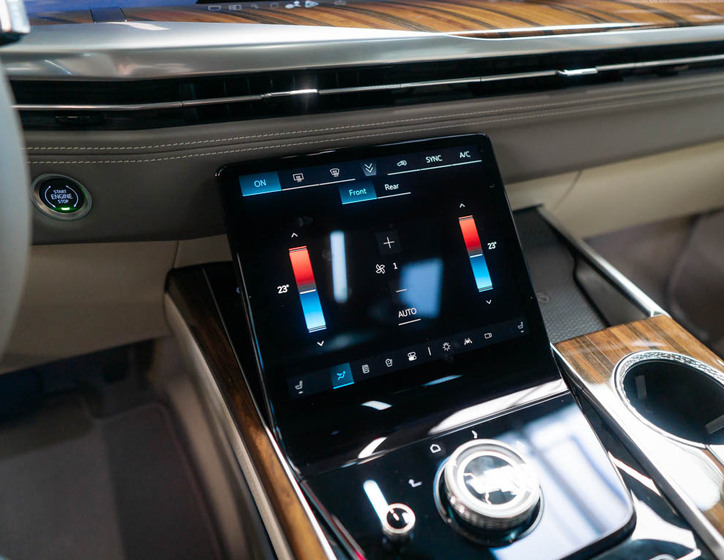 Cadillac Escalade 30