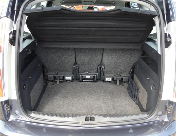 Škoda Roomster 12
