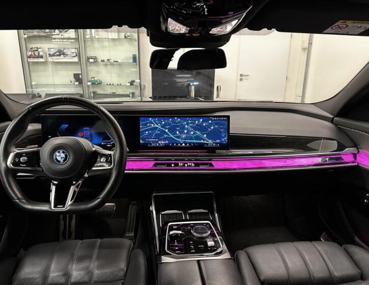 BMW i7 15