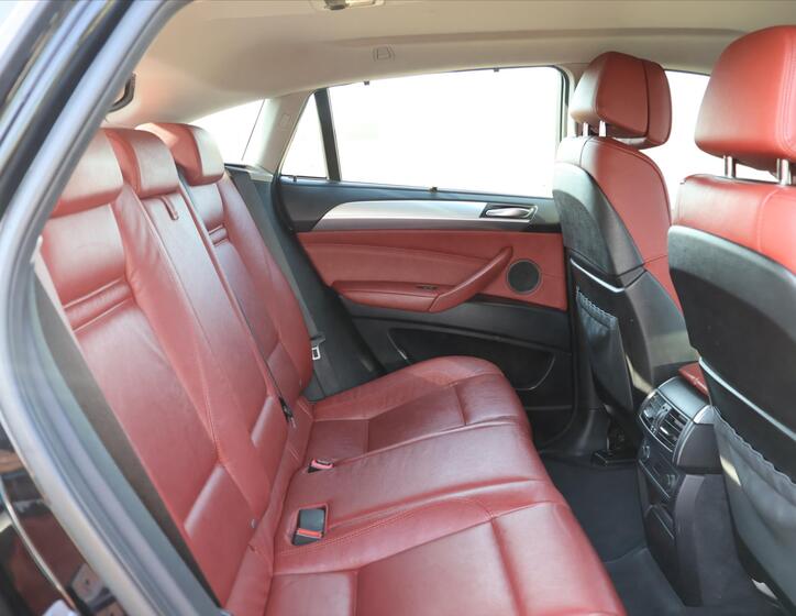 BMW X6 13
