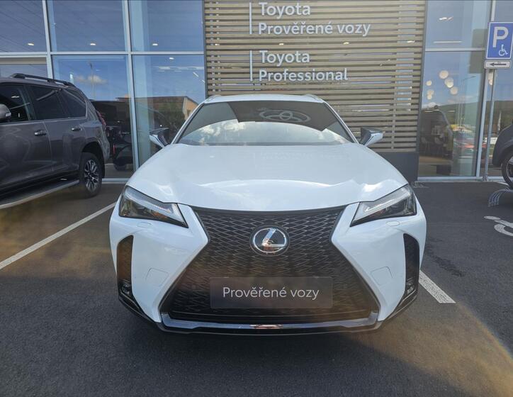 Lexus UX 300h 4