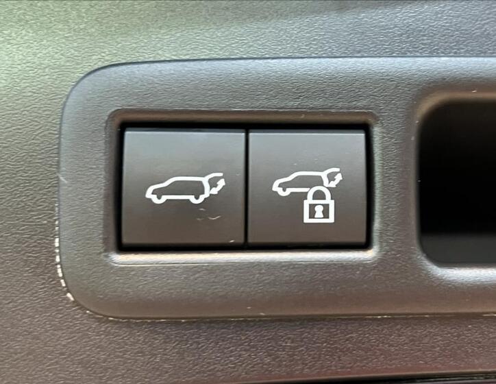 Lexus UX 300h 15