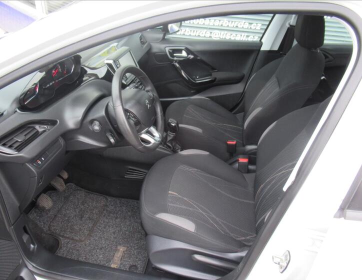 Peugeot 208 19