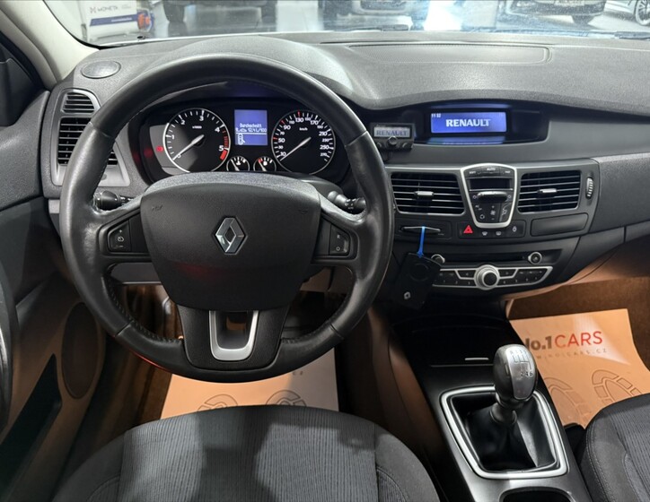 Renault Laguna 13