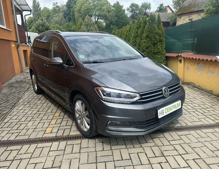 Volkswagen Touran 1