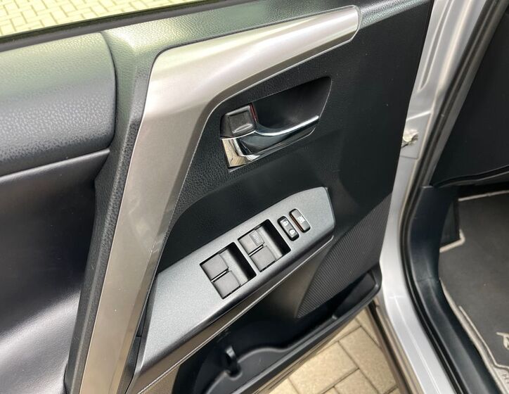 Toyota RAV4 12