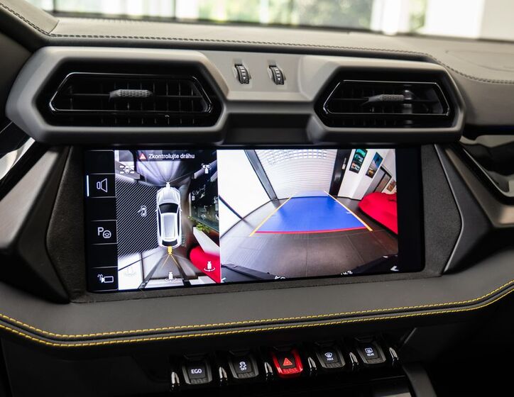 Lamborghini Urus 13