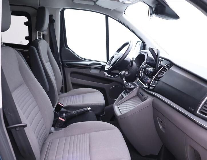 Ford Tourneo Custom 12