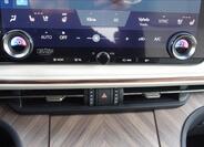 Lexus LM 350h 28