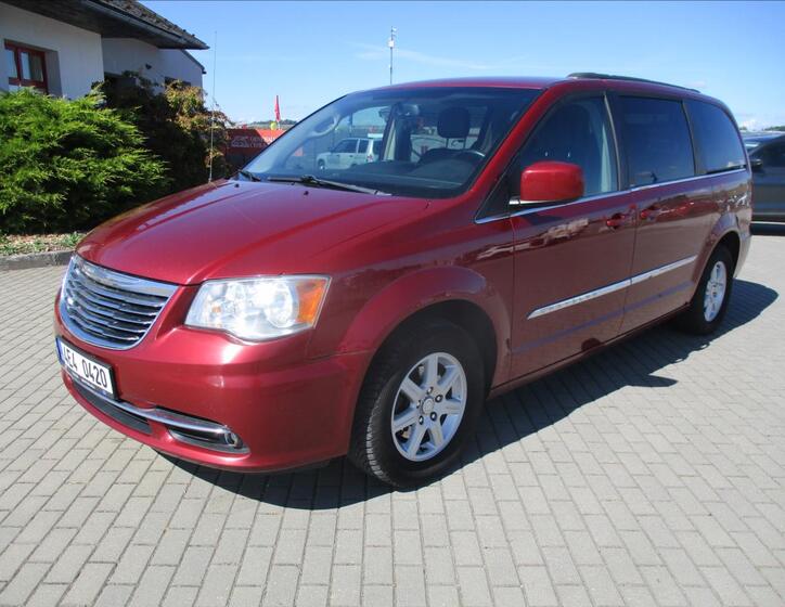 Chrysler Town & Country 1