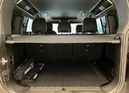 Land Rover Defender 25