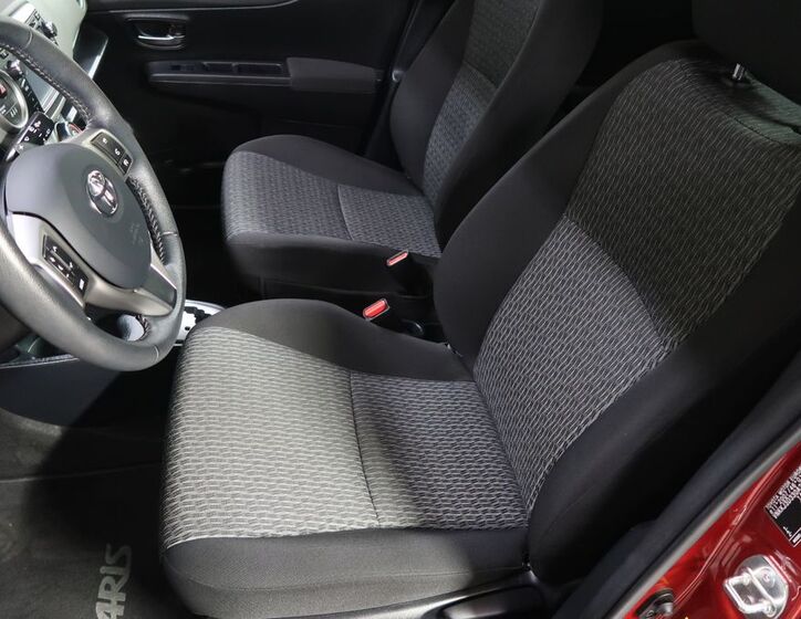 Toyota Yaris 9
