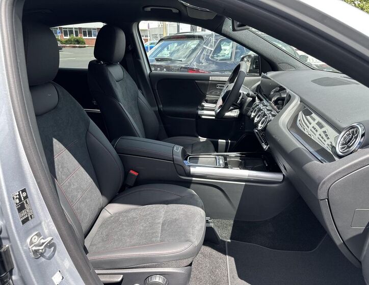 Mercedes-Benz GLA 12